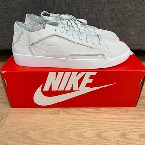 Nike sneakers, sea foam/cream suede brand new